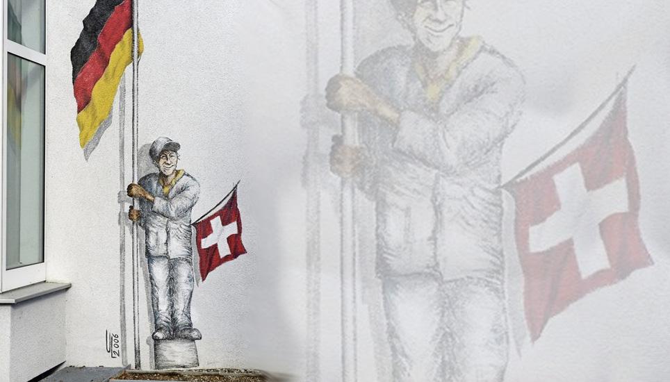 Bild vom Büsinger Gemeindehaus: Für unsere Region liegt die EU nicht im fernen Brüssel, sondern beginnt nur wenige Minuten Fahrt entfernt. Bild: Key