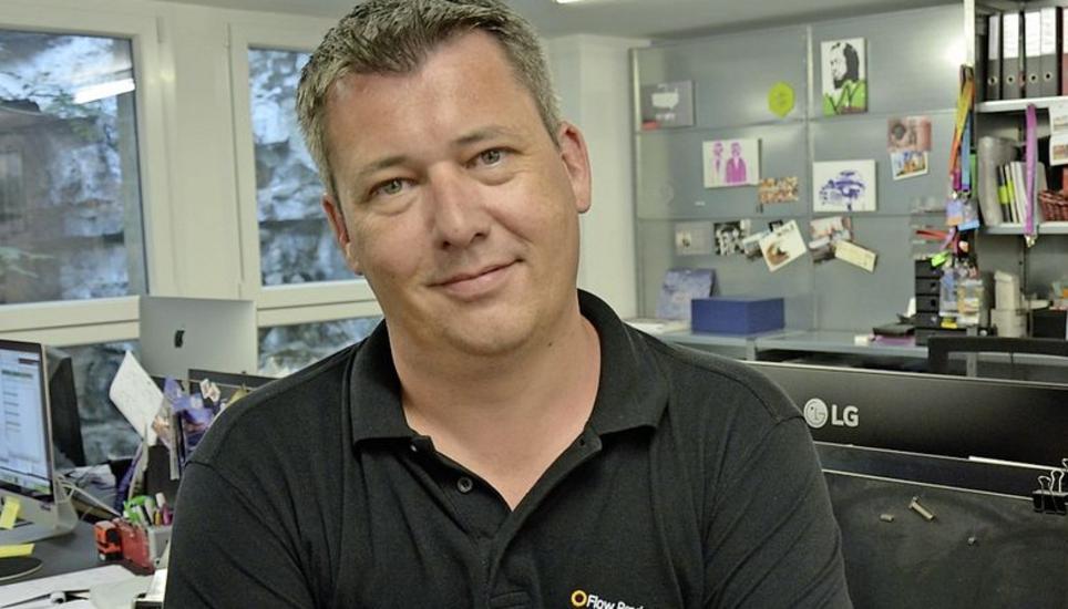Jürg Osterwalder in seinem Büro im Mühlental. Hier werden neben kleinen Events derzeit zwei Etappen der Tour de Suisse organisiert. Bild: Dario Muffler