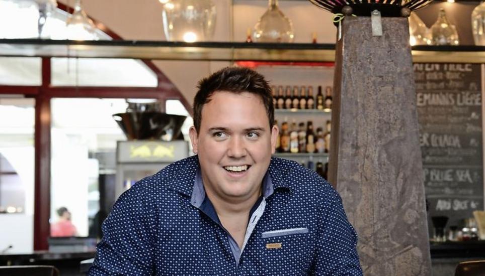 Ein Bild aus besseren Zeiten: Gastronom Simon Adam bei der Übernahme des Güterhofs im September 2016. Bild: Selwyn Hoffmann