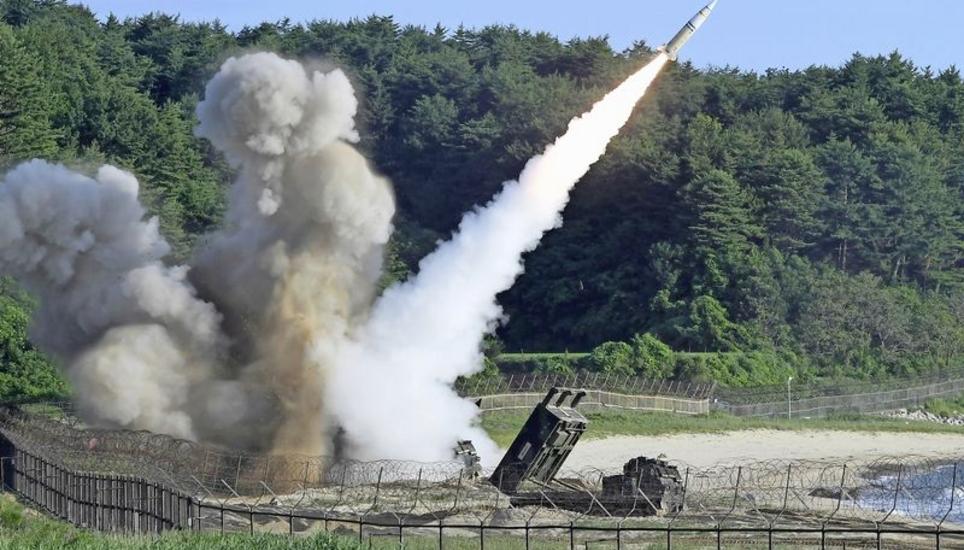 Eine während der gemeinsamen Militärübung von Südkorea und den USA abgefeuerte Rakete in Südkorea. Bild: Key