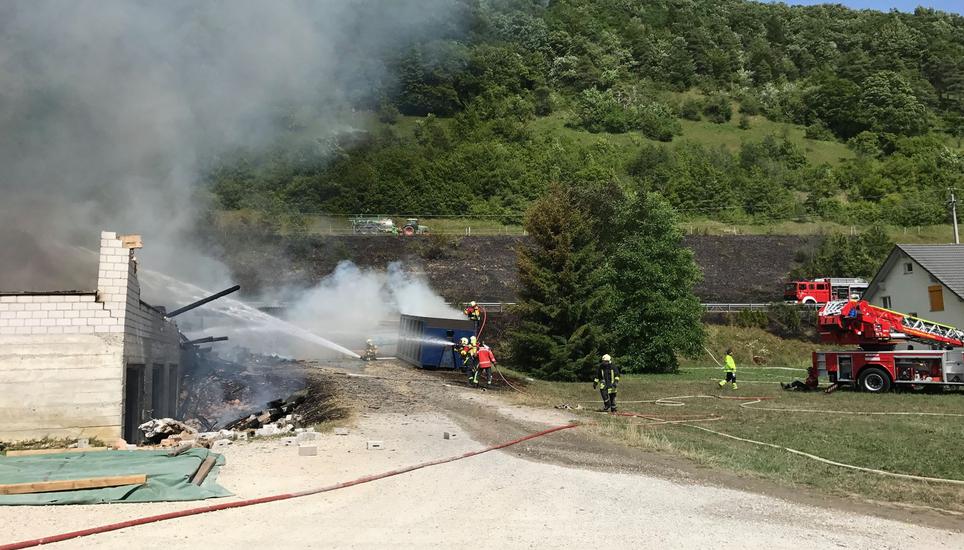 Mehr als 100 Feuerwehrleute standen in Merishausen im Einsatz. Bild: Radio Munot