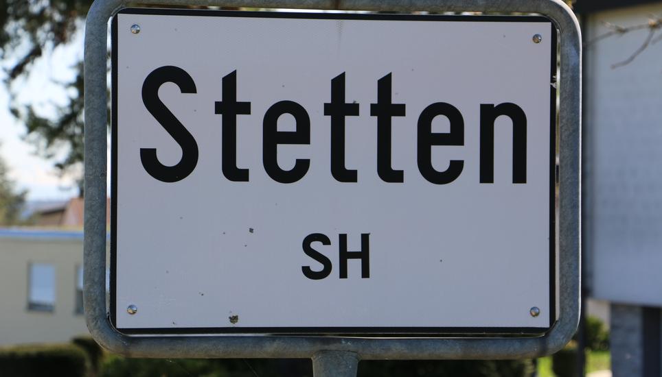 Das Ortsschild der Gemeinde Stetten.