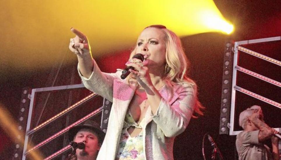 Die amerikanische Sängerin Anastacia zeigte mit ihrer unverkennbaren Soulstimme, dass ihre Musikjahre noch nicht gezählt sind. Bild: Fabienne Thöni