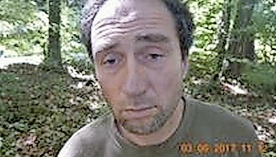 Die Schaffhauser Polizei veröffentlichte diese Fahndungsfotos. Es handelt sich um Franz Wrousis, er ist 51-jährig, hat braune kurze Haare und eine Stirnglatze. Bild: SHPol