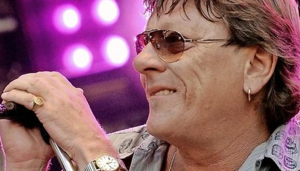 Hofer beim Open Air Gampel im August 2002.
