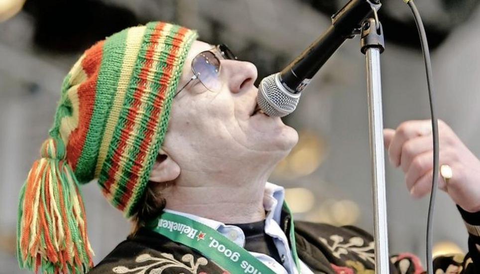 Polo Hofer während seines Auftritts beim «Snowpenair» am Samstag, 31. März 2007 auf der Kleinen Scheidegg. Bilder: Key