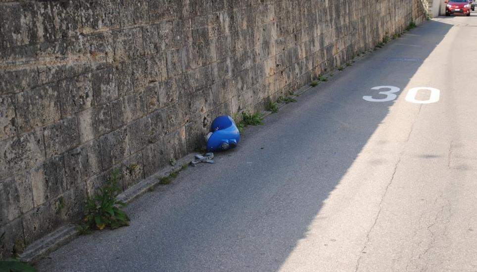 Der Hydrant wurde weggeschleuder. Bild: shpol