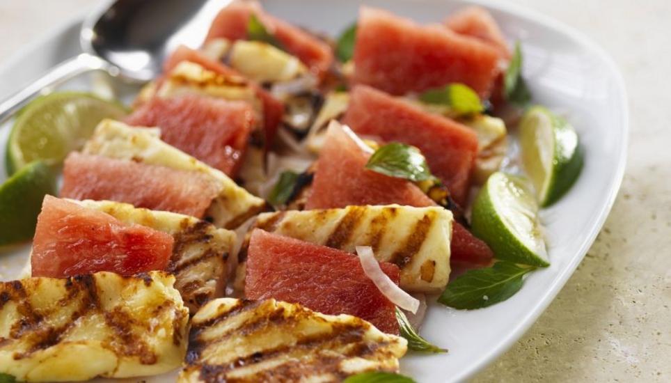 Auf dem Grill werden Wassermelonen noch intensiver im Geschmack. Bild: www.eatsmarter.de