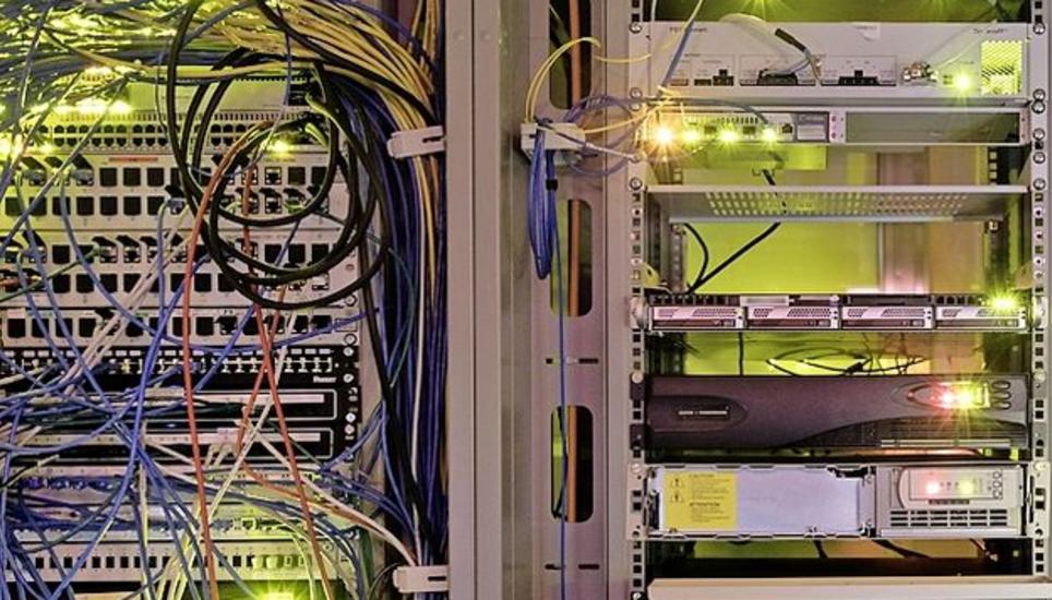 Datenriesen erhalten auch Einblick ins Leben von Nichtnutzern. Bild: Key