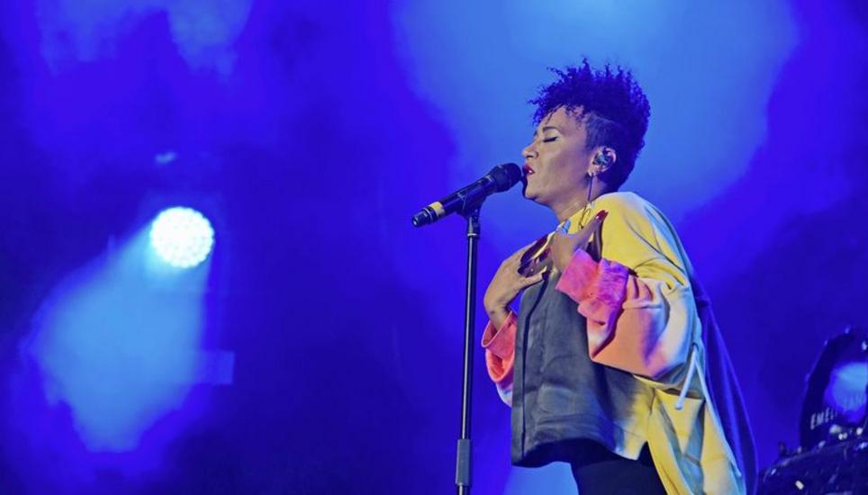 Hauptact am Samstagabend war Emeli Sandé. Bei der Outfitauswahl war sie farbentechnisch klar die Mutigste mit ihrem bunten Auftritt. Bild: Selwyn Hoffmann