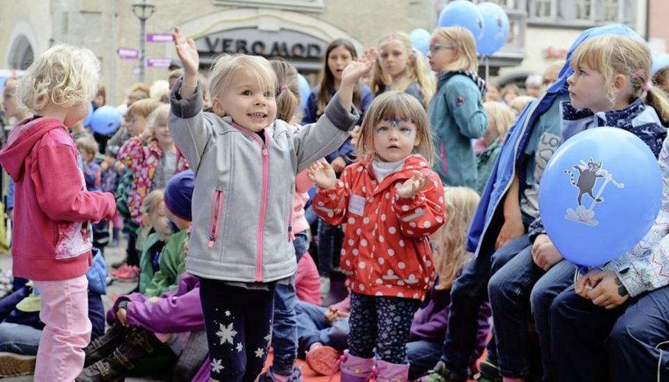 Stimmung auch für die Kleinen: Am Family Festival am Samstag bei der Startrampe gab es ein buntes Programm für die Kinder – und diese genossen es. Bild: Selwyn Hoffmann