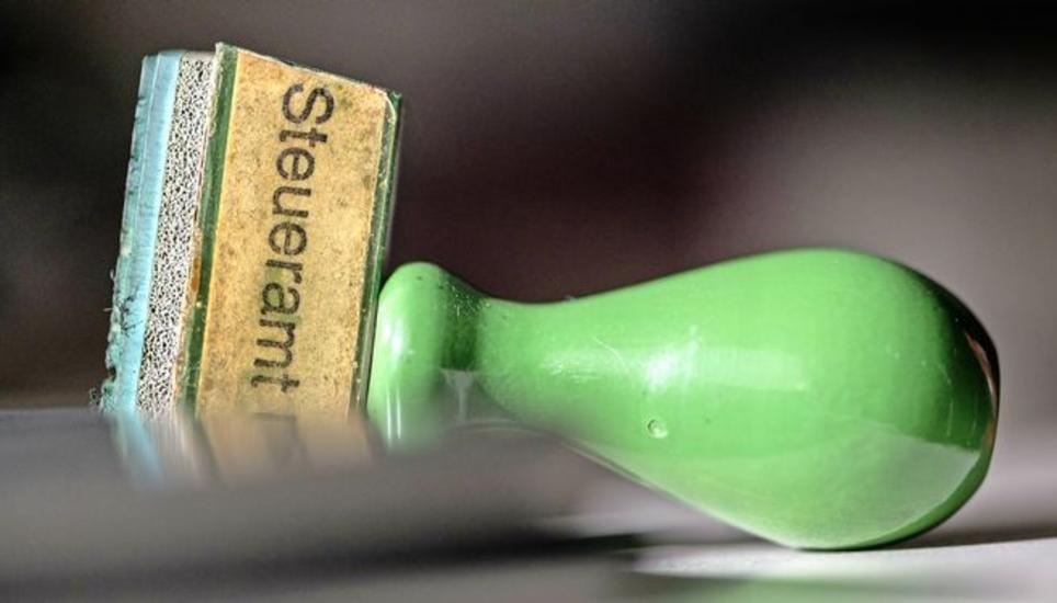 In den finanziellen Ruin getrieben: Die jetzt pensionierte Ärztin Simone Stöhr machte schlechte Erfahrungen mit den Steuerbehörden. Sie legten für sie viel zu hohe Fantasielöhne fest. Bild: Key
