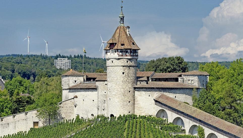 Der Munot als historisches Wahrzeichen der Stadt Schaffhausen hat als Blickfang Konkurrenz bekommen. Bilder: Michael Kessler