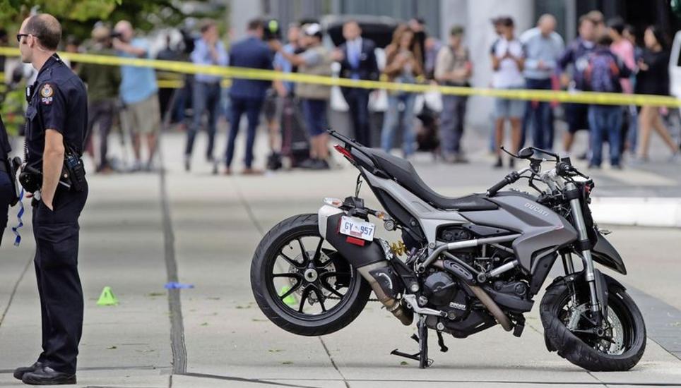 Stunts können ein böses Ende nehmen: Eine Stuntfrau starb beim Filmen einer Szene von «Deadpool 2» auf dem Motorrad. Die Polizei sicherte das Gelände. Bild: Key