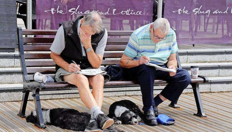 Ob diese zwei Herren in Portsmouth, Südengland, sich kennen, weiss die drittplatzierte Fotografin nicht. Bild: Monika Wegener, Schaffhausen