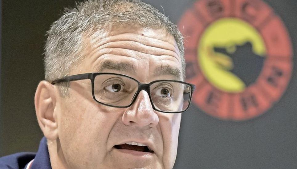 CEO Marc Lüthi präsentiert einen gesunden SC Bern, der wieder Titelfavorit ist. Bild: Key