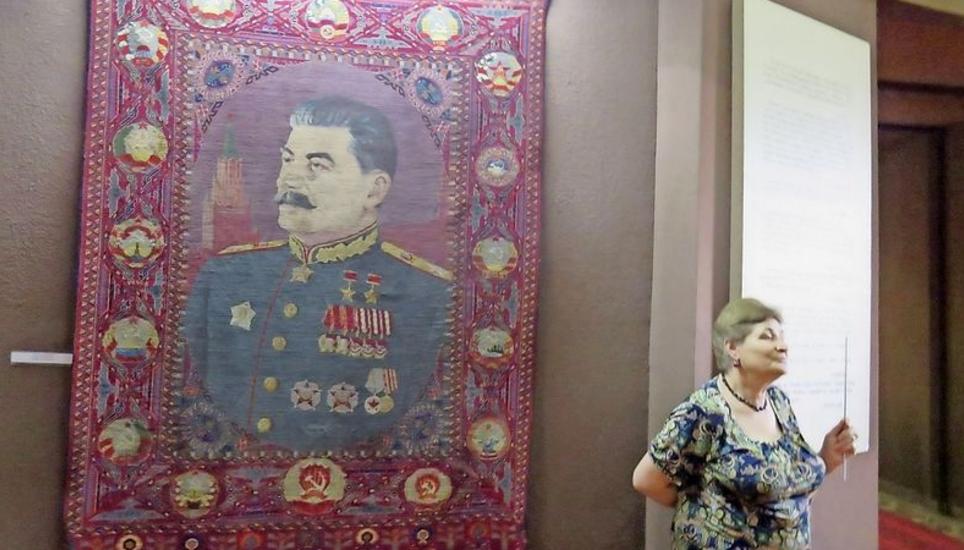 Museumsführerin Nona: seit 40 Jahren im Stalin-Museum in dessen Heimatstadt Gori.