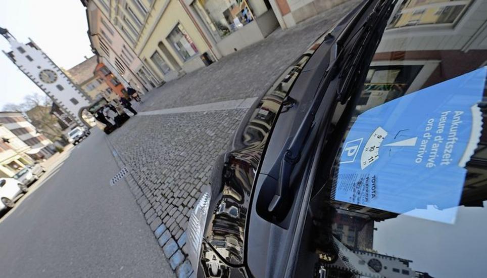 Beim neuen Konzept, das der Stadtrat vorlegt, soll die Blaue Zone in der Diessenhofer Altstadt bleiben. Bild: Selwyn Hoffmann