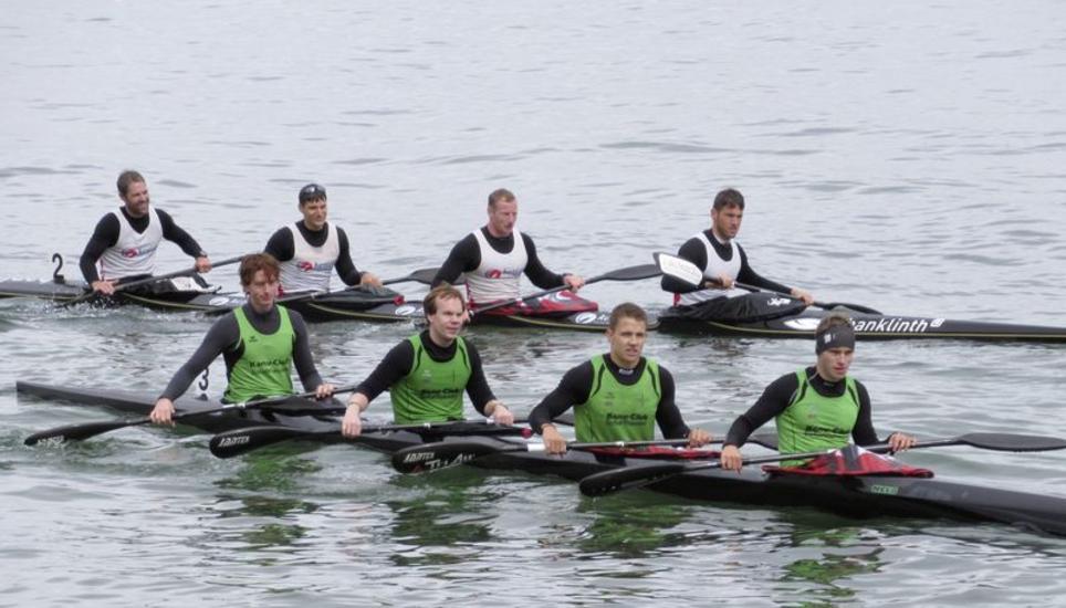 Im Vordergrund die sichtlich erschöpften Athleten des Kanu Club Schaffhausen. Dahinter die harte Konkurrenz aus Rapperswil. Bild: zvg