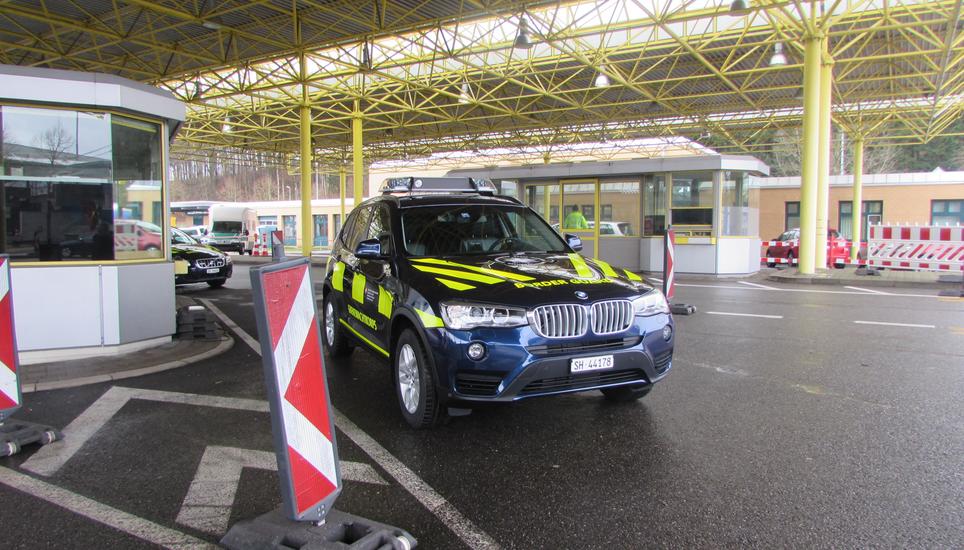 Die beiden Personen versuchten bei Zoll Bietingen/Thayngen über die Grenze zu kommen. Bild: Selwyn Hoffmann