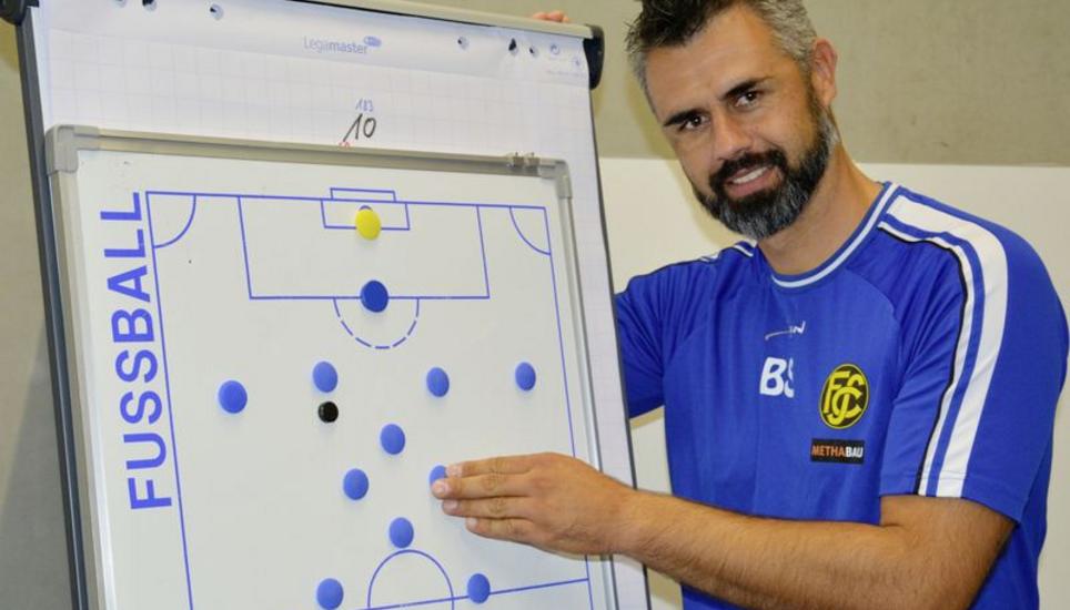 Dreierkette? Viererkette? Alles sekundär, Boris Smiljanic wünscht sich von seinen Spielern Flexibilität im System. Bild: T. Erlemann