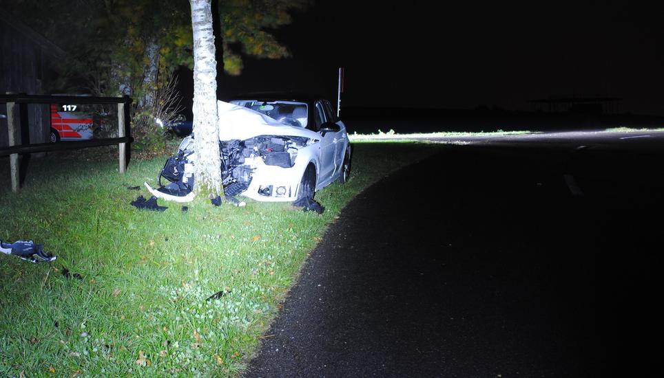 Das Auto erlitt beim Unfall Totalschaden. Bild SHPol