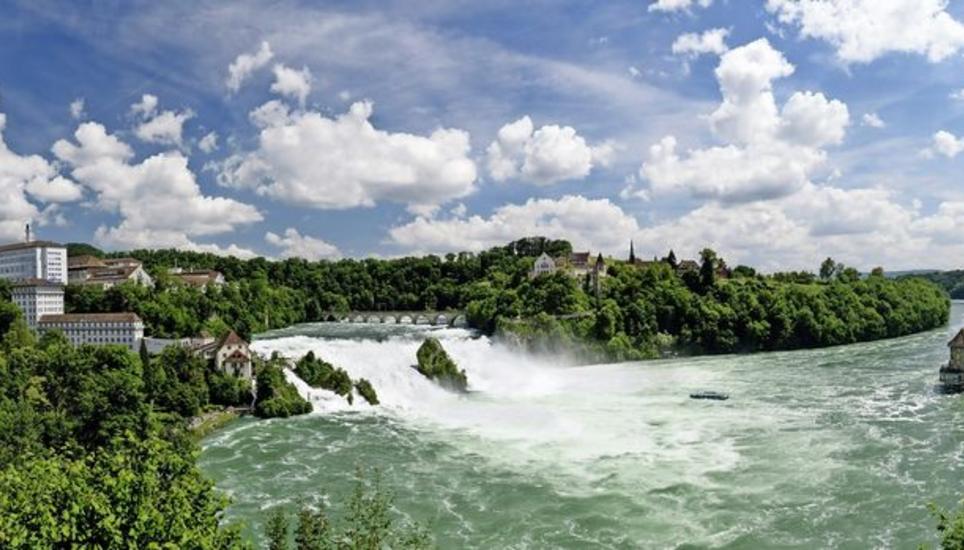 Einzigartiges Naturschauspiel: Der Rheinfall besticht durch Schönheit und schiere Kraft. Für den «grössten Wasserfall Europas» könnte das dennoch zu wenig sein. Bild: Michael Kessler