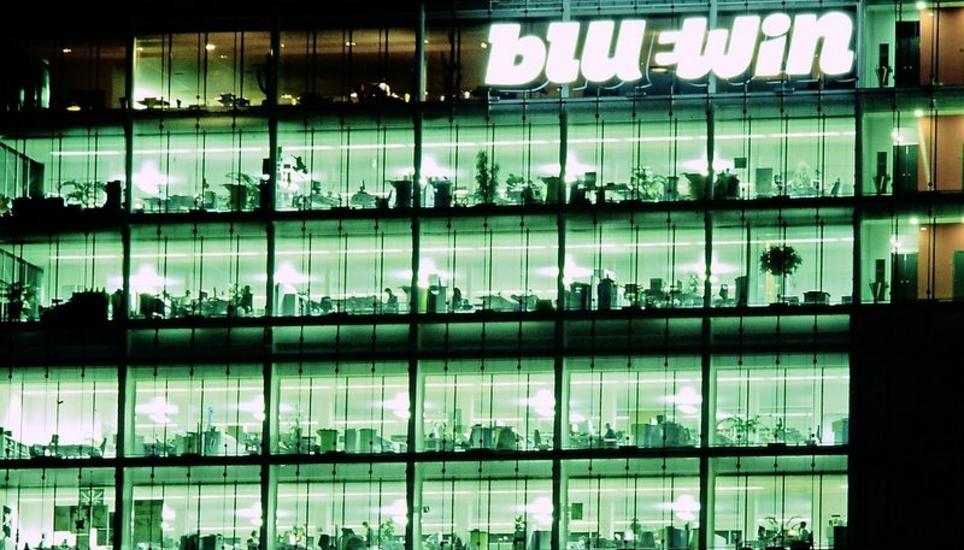 Bluewin- und Bluemail-Nutzer werden überflutet mit Spam: Auf dem Bild die transparente Fassade des Bluewin-Tower, Firmensitz der Bluewin AG in Zürich. Bild: Key