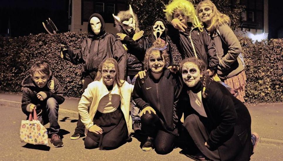 Die Kinder schreckten weder Clowns noch altes Essen noch rüde Abfuhren ab. Bild: M. G.