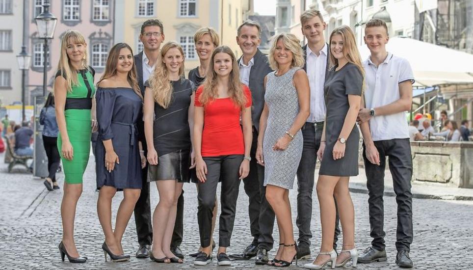 Die gesamte Crew der Rolf Meier Reisen AG arbeitet nun am Fronwagplatz 3. Bild: zvg