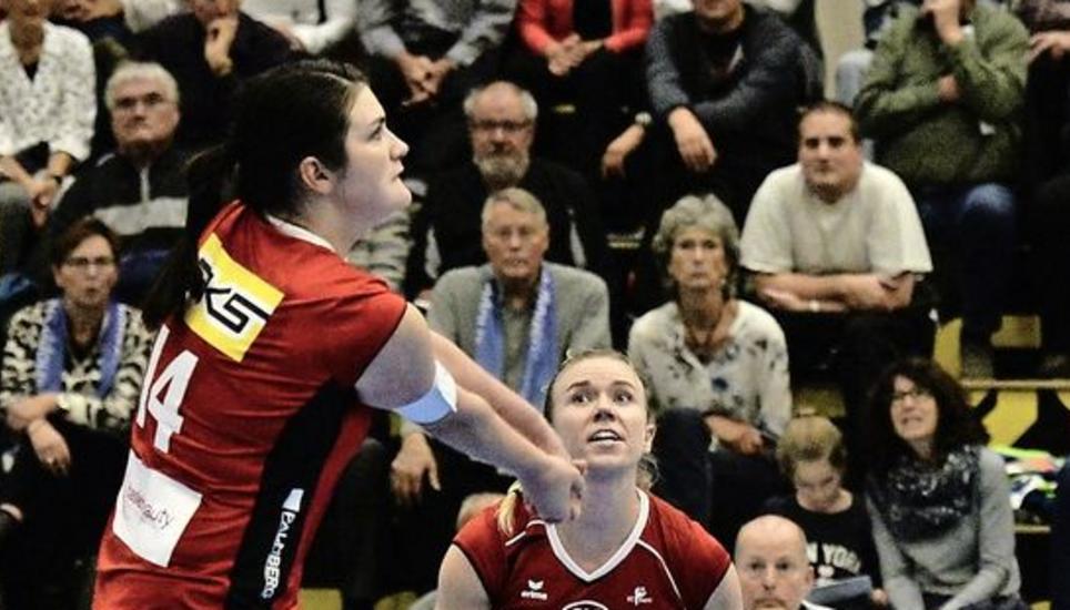 Natalia Cukseeva (links) bei einer Serviceabnahme im Heimspiel gegen Aesch-Pfeffingen. Bild:Reinhard Standke