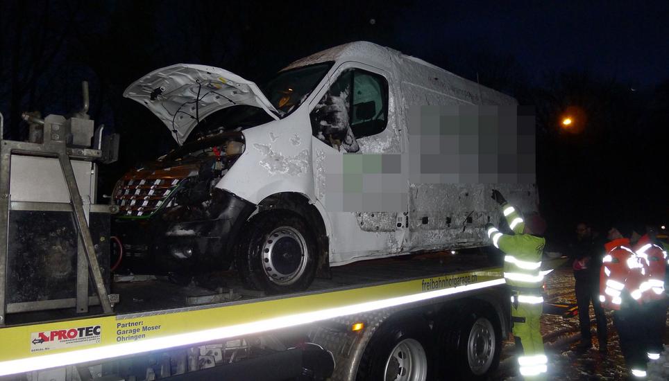 Der verunfallte Lieferwagen. Bild: r.