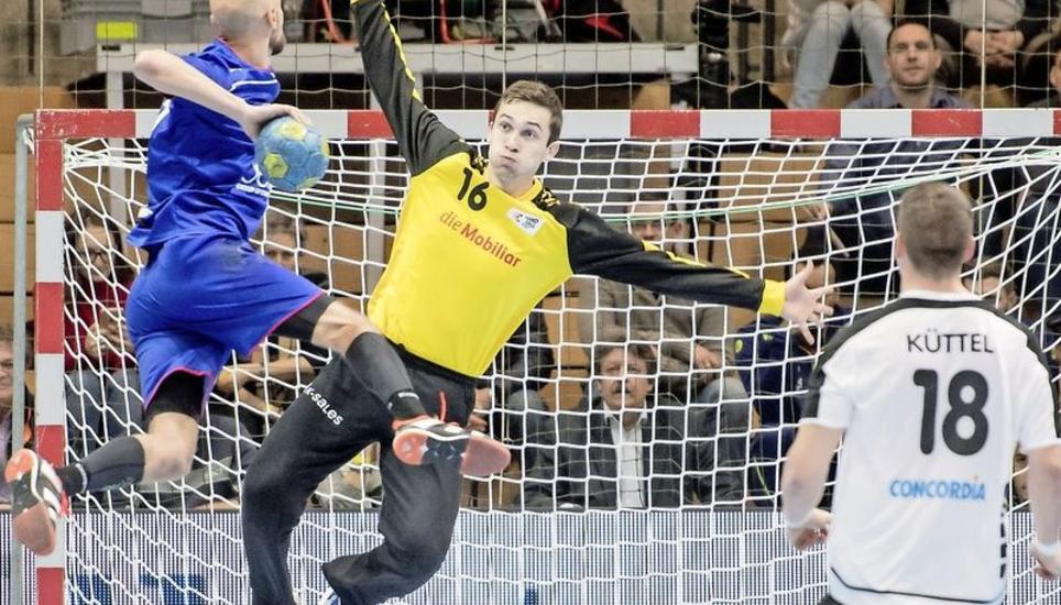 Torhüter Nikola Portner, hier beim Yellow Cup in Winterthur gegen die Russen, zeigte im Hinspiel gegen Estland eine herausragende Leistung. Bild: Key