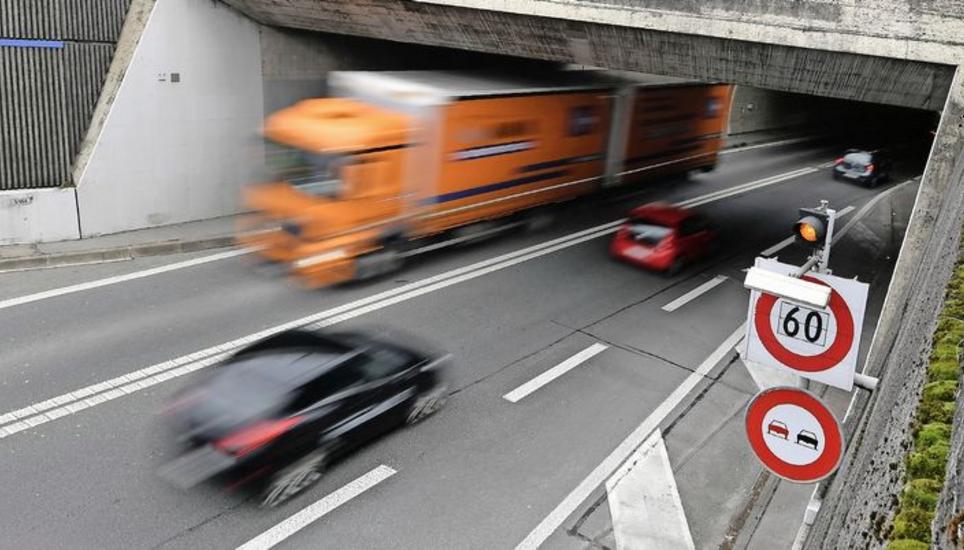 Für mehr Sicherheit wird der Fäsenstaubtunnel im Frühling saniert. Durch weiss gestrichene Wände und eine neue Beleuchtung soll die Röhre heller werden. Bild: Michael Kessler