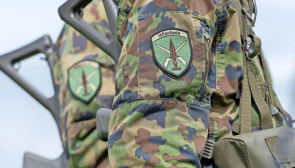 Die Armee muss Zehntausende Badges ersetzen. Manche Armeeabzeichen sind bei Sammlern heiss begehrt. Bild: Key