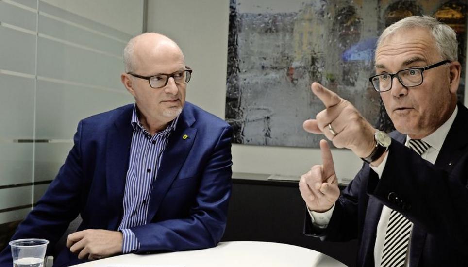 Pentti Aellig (l.) ist von den Vorteilen der No-Billag-Initiative überzeugt, für Peter Hartmeier dagegen ist diese zu extrem. Bilder: Selwyn Hoffmann