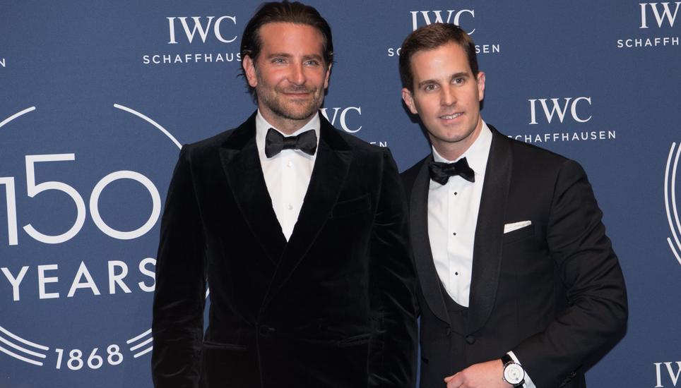 Der Schauspieler Bradley Cooper (l.) und IWC Schaffhausen CEO Christoph Grainger-Herr. Der Schauspieler wurde als neuer Markenbotschafter der IWC vorgestellt. Bild: Jeannette Vogel
