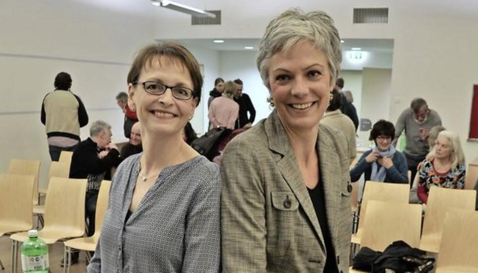 Michaela Bättig (l.) und Barbara Griesser nach der Nomination durch das Bürgerforum. Bild: Mark Gasser