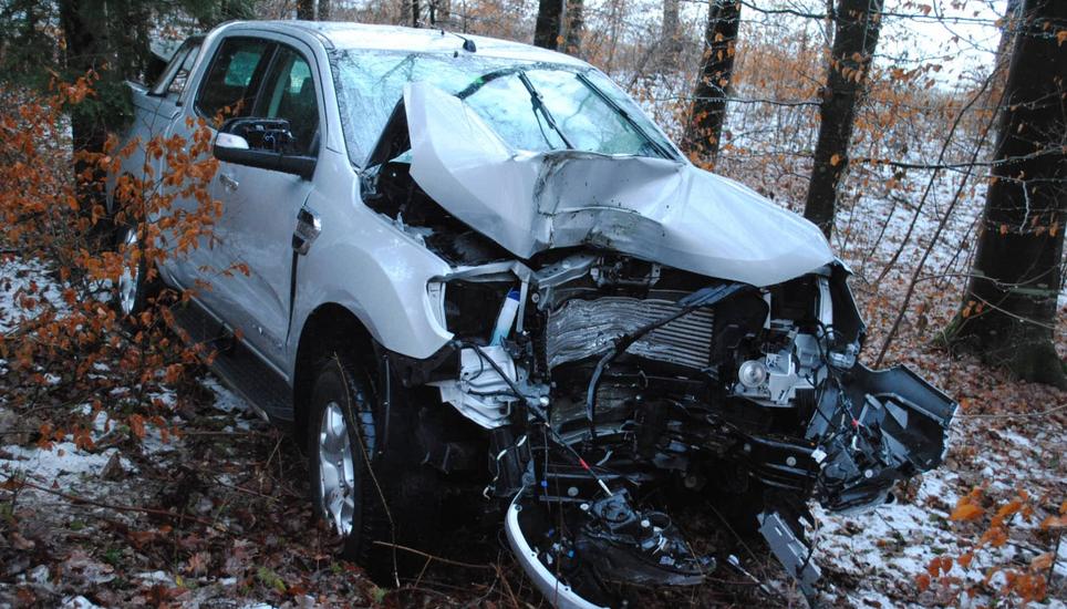 Der neue Pick-up erlitt Totalschaden. Bild: SHPol