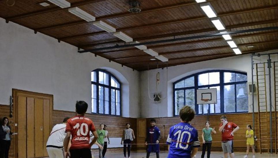 Im Budget 2018 sind 85 000 Franken für das Vorprojekt zum Ersatzneubau der Turnhalle Steig eingeplant. Bild: Daniel Jung