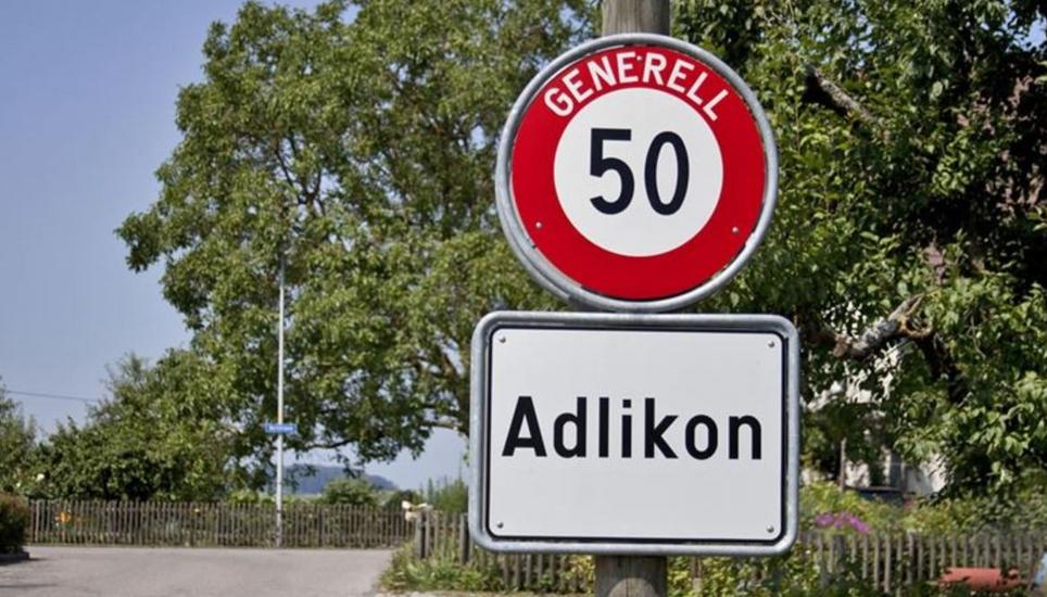 Die Bürger der Gemeinde Adlikon zahlen künftig weniger für ihr Wasser. Grund dafür sind tiefere Gebühren durch die Fusion mit Andelfingen. Bild: SN-Archiv