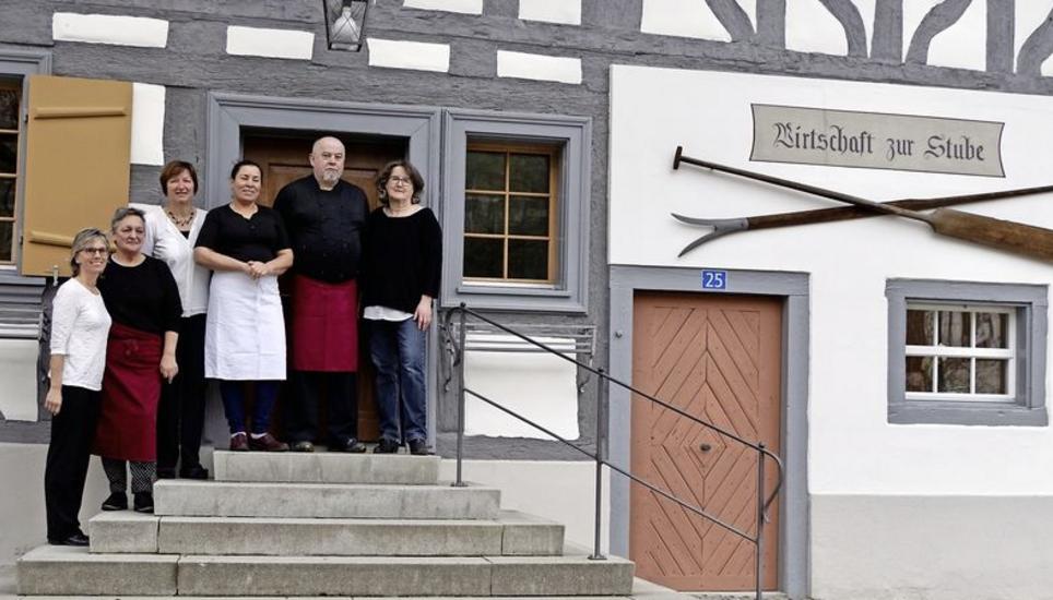 Das Team in der «Stube» (v. l.): Rosy Tornare, Ursula Käser, Beatrice Siegrist, Bahija Moser, Roland Kronjäger und Susi Büchi. Bild: Karin Lüthi