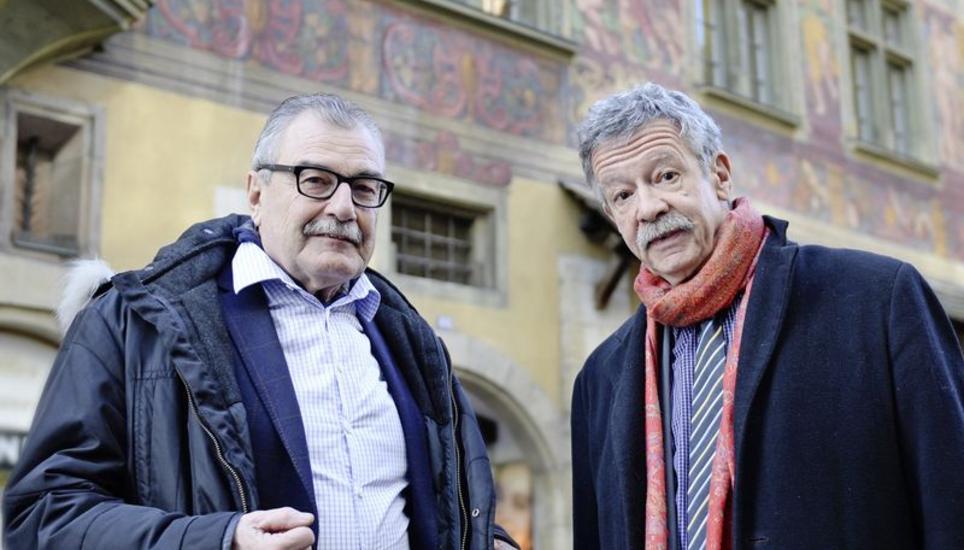 Unterstützte gestern das Gegenkomitee in Schaffhausen: der emeritierte Zürcher Strafrechtsprofessor und heutige Präsident des Heimatschutzes Schweiz, Martin Killias (rechts), mit Arnold Marti, alt Oberrichter und Mitglied des Abstimmungskomitees. Bild: Selwyn Hoffmann