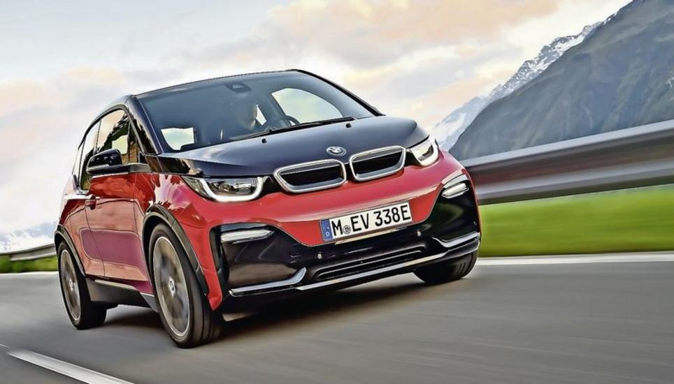 Fahragil und luxuriös war der BMW i3 schon immer. Jetzt haben die Bayern ihr Elektromobil überarbeitet – und ihm einen i3s zur Seite gestellt. Bild: PD
