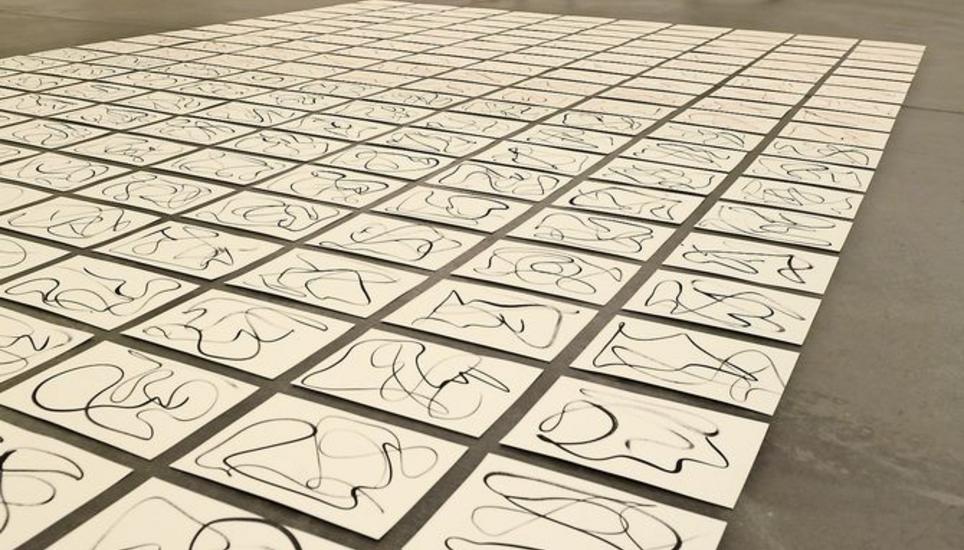 Erinnert sich Idda, die Deutsche Dogge, in der Vebikus Kunsthalle an die Bilder, die ihr Herrchen, Galerist Jordanis Theodoridis, einst ausgestellt hat? Bild: Selwyn Hoffmann
