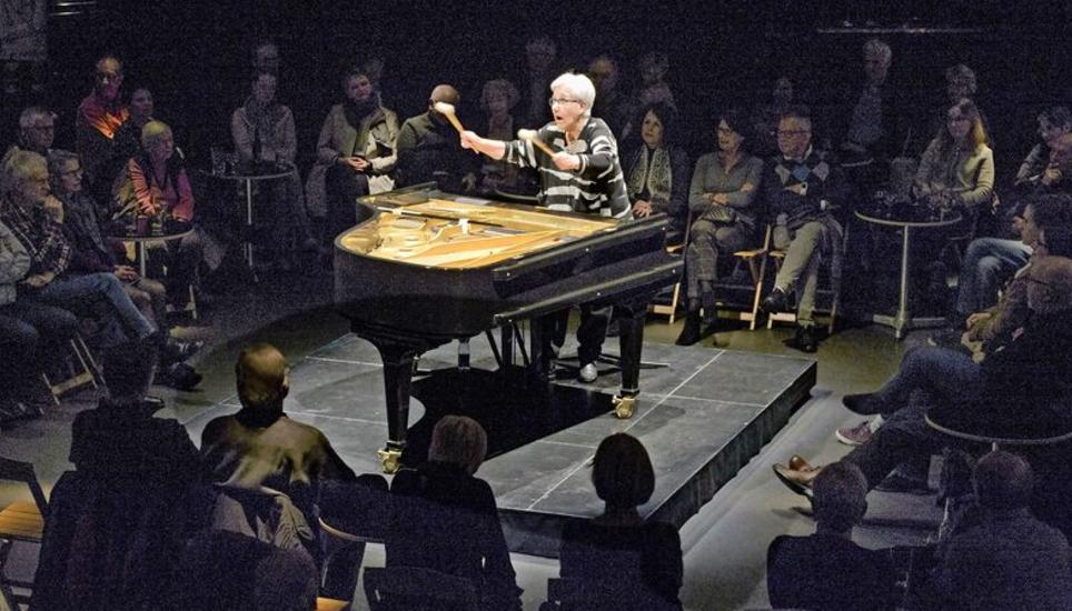 Irène Schweizer wurde kürzlich mit dem Kulturpreis des Kantons Zürich geehrt. Nun gab sie in ihrer Heimatstadt ein Konzert in fast familiärer Runde. Bild: Selwyn Hoffmann
