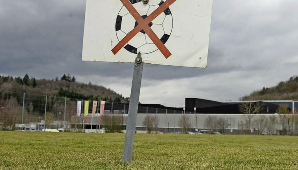 Naturrasenflächen wie hier im Schweizersbild müssen regelmässig geschont werden. Deshalb soll hier bald ein Kunstrasen entstehen. Bild: Selwyn Hoffmann