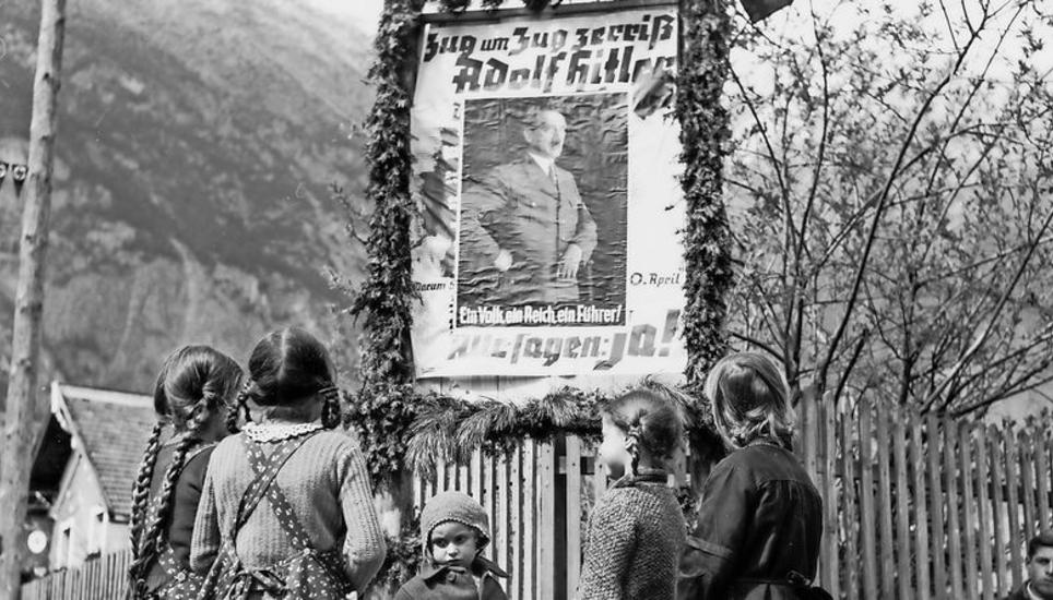 Gestern vor 80 Jahren ist Hitler unter dem Jubel der österreichischen Bevölkerung in Österreich einmarschiert. Bild: Key