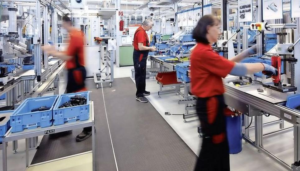 Blick ins Hilti-Werk im vorarlbergischen Thüringen, das 450 Mitarbeitende und 70 Lernende beschäftigt. Bild: Key