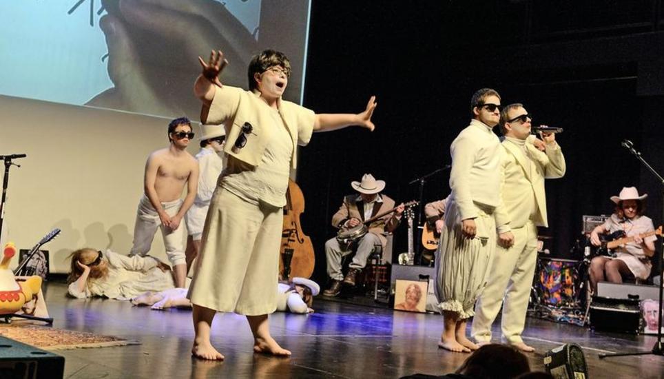 Das Theater Hora bot dem Publikum in der Kammgarn eine aussergewöhnliche Performance. Bild: Selwyn Hoffmann